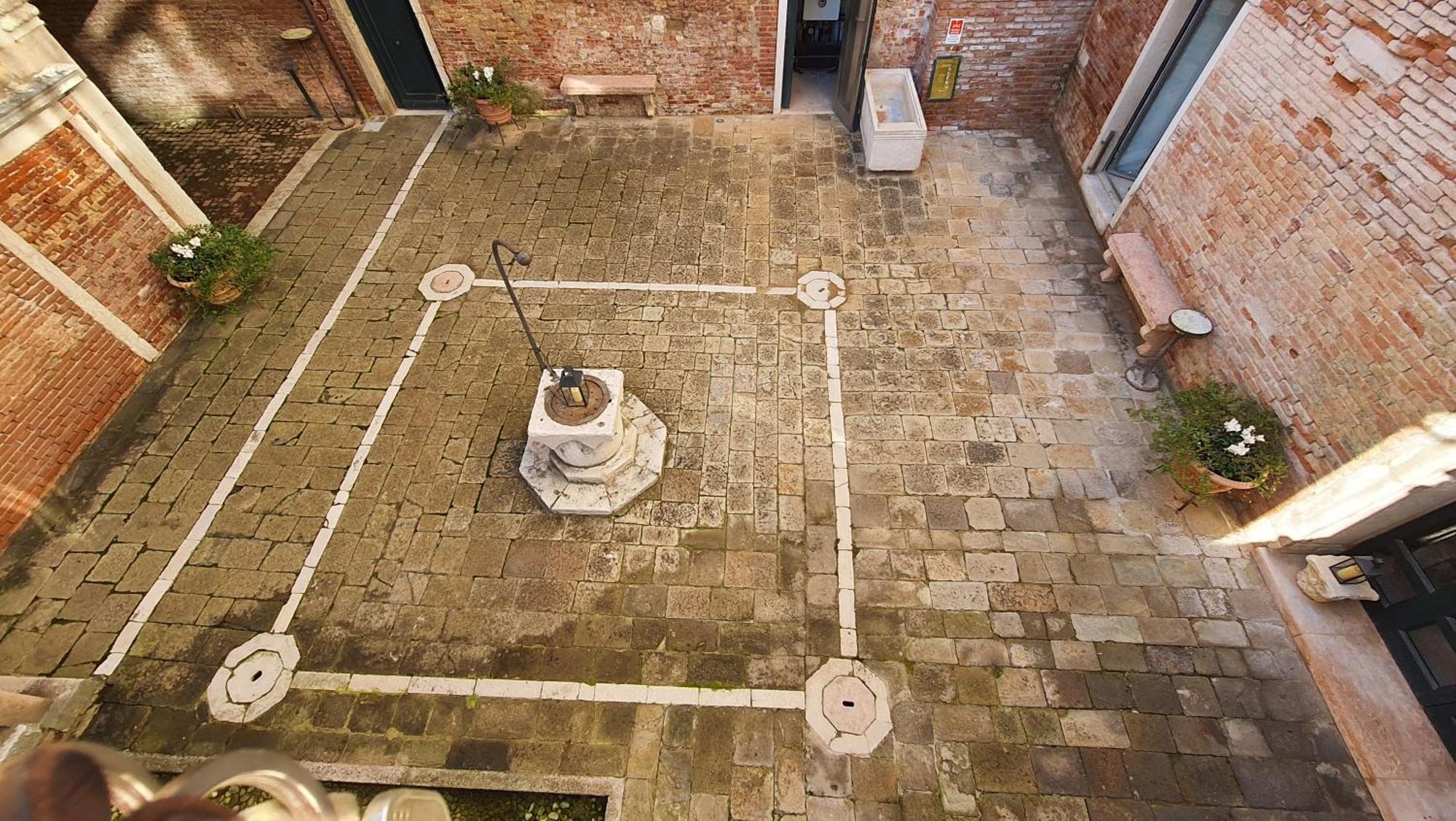 Palazzo Contarini Della Porta Di Ferro Aparthotel Venesia Bagian luar foto