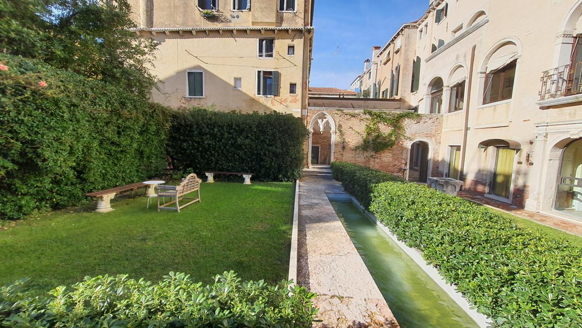 Palazzo Contarini Della Porta Di Ferro Aparthotel Venesia Bagian luar foto