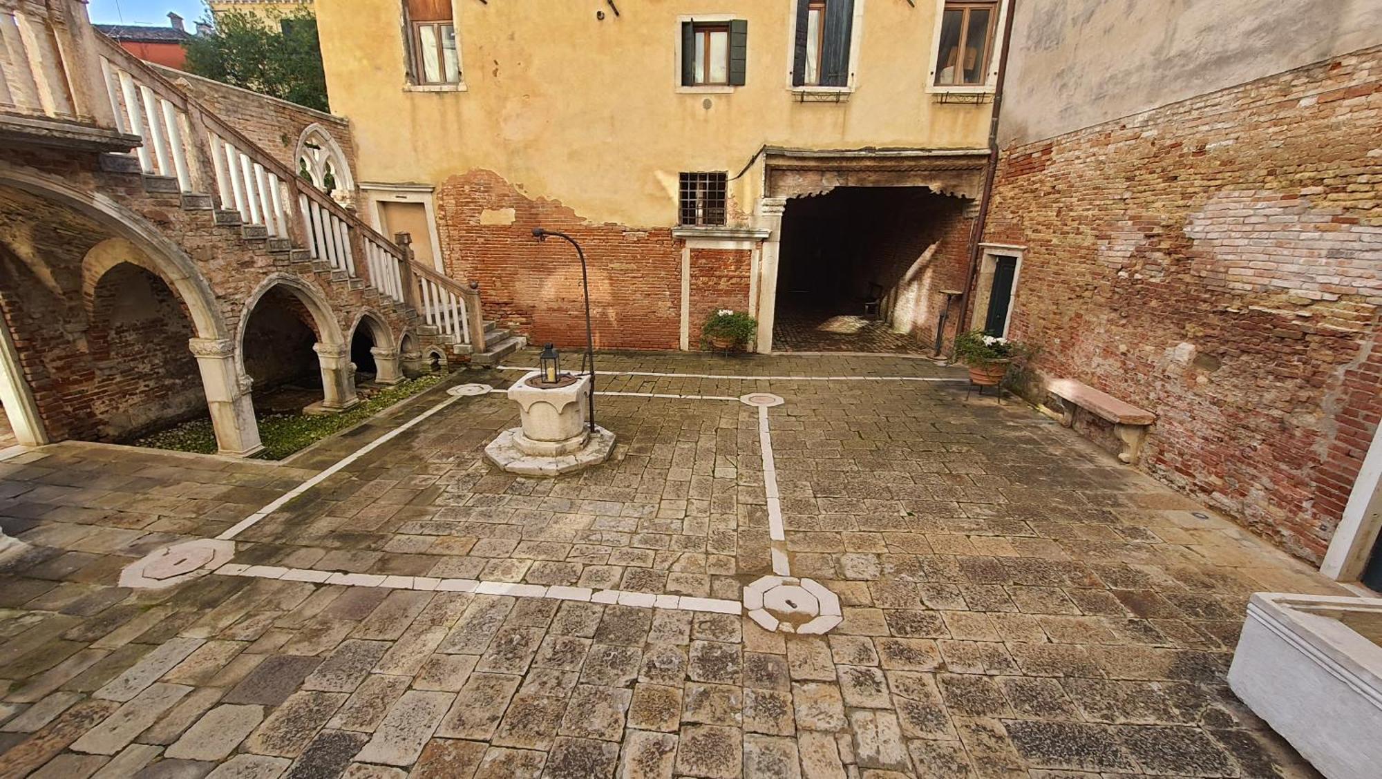 Palazzo Contarini Della Porta Di Ferro Aparthotel Venesia Bagian luar foto