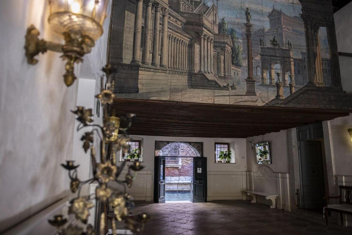 Palazzo Contarini Della Porta Di Ferro Aparthotel Venesia Bagian luar foto