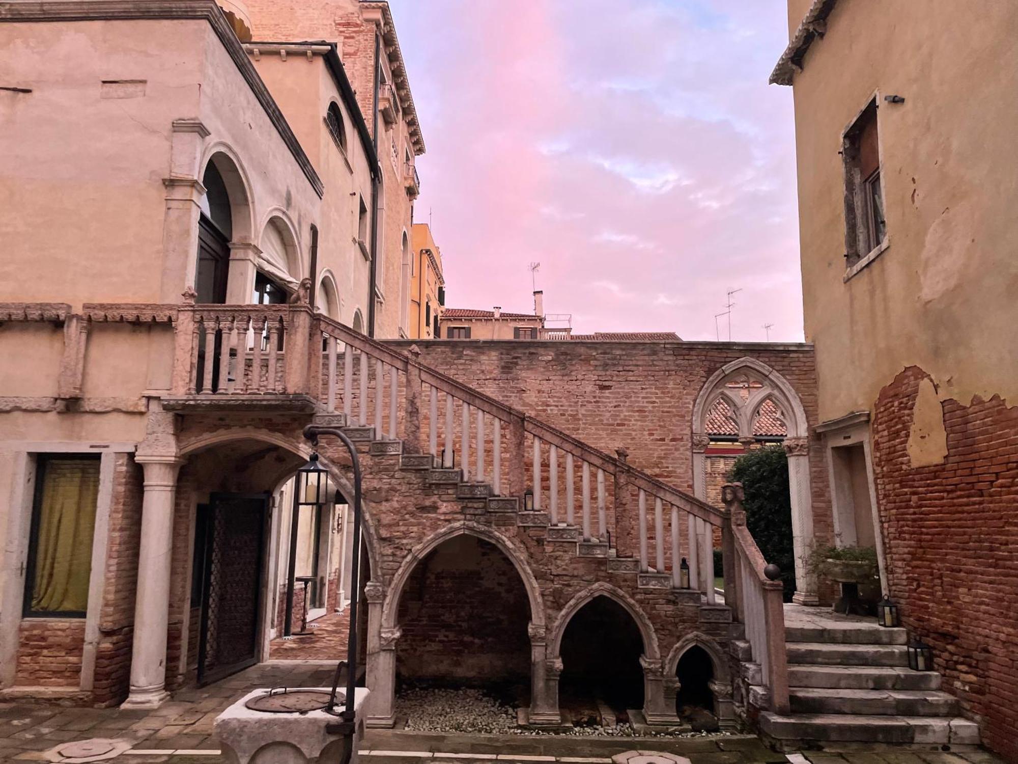 Palazzo Contarini Della Porta Di Ferro Aparthotel Venesia Bagian luar foto