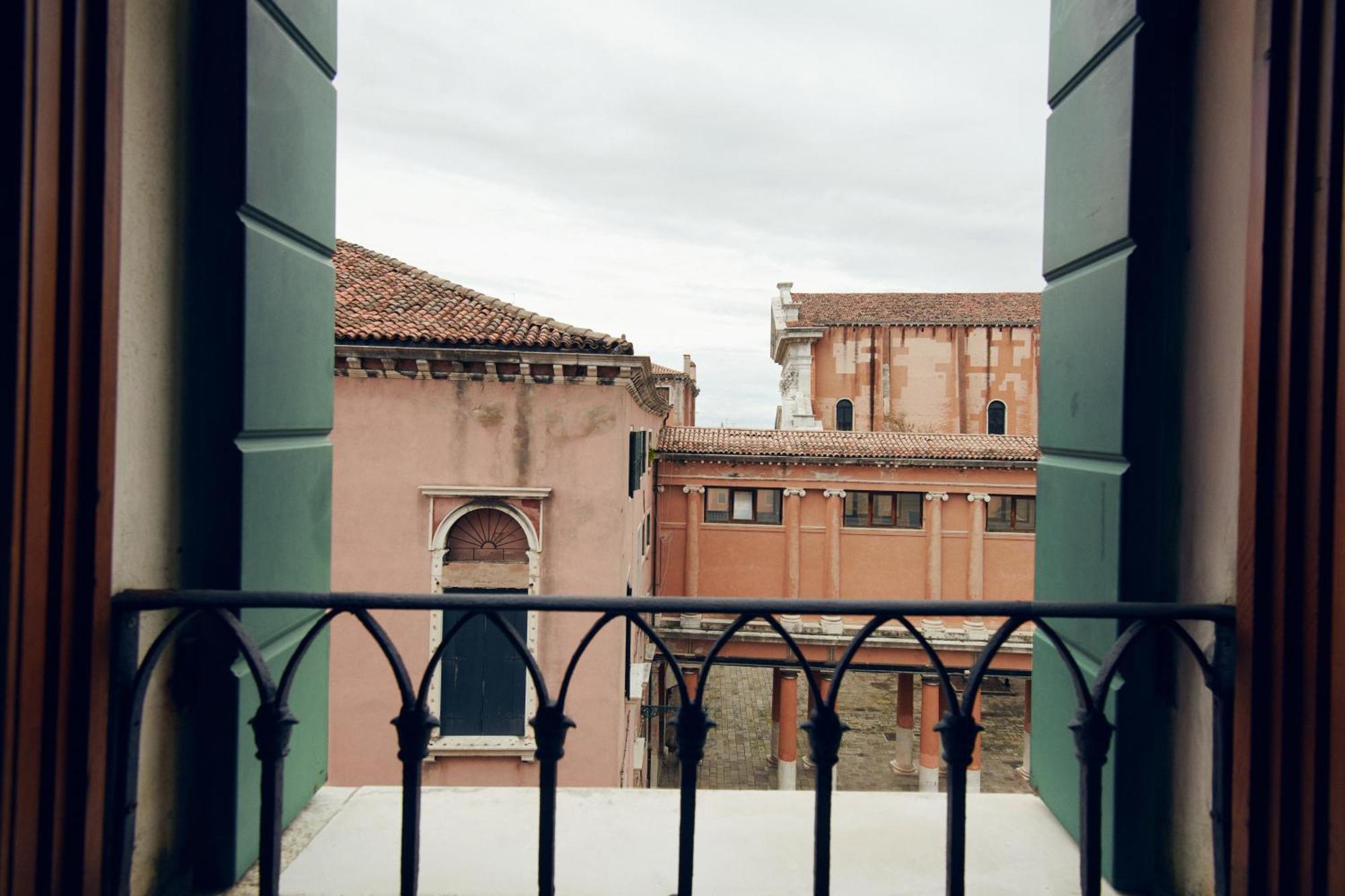 Palazzo Contarini Della Porta Di Ferro Aparthotel Venesia Bagian luar foto