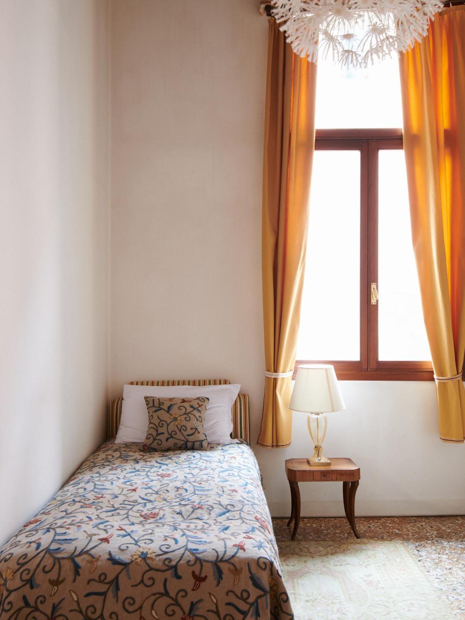 Palazzo Contarini Della Porta Di Ferro Aparthotel Venesia Bagian luar foto