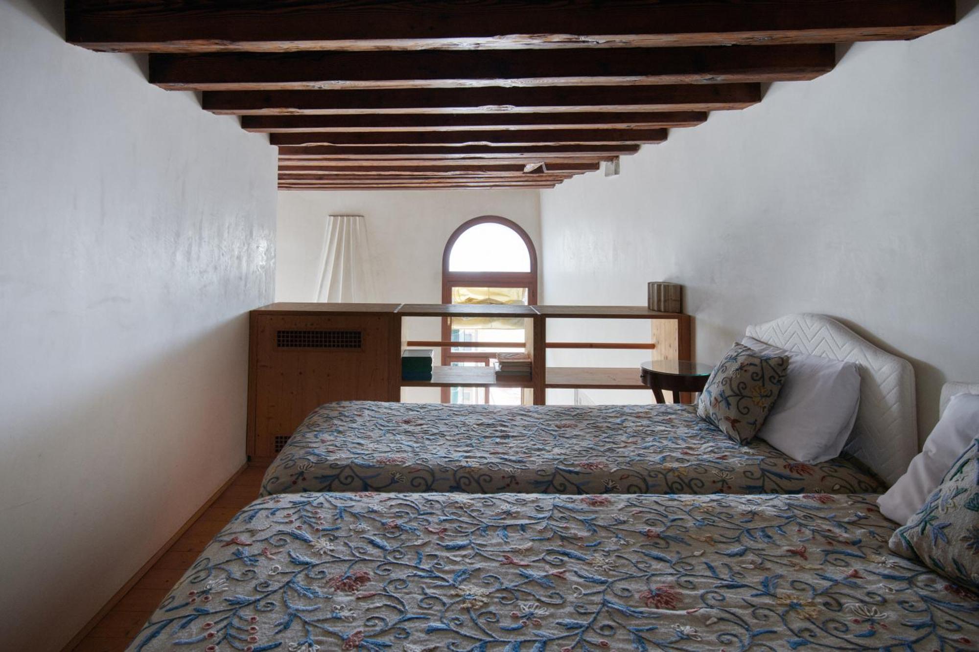 Palazzo Contarini Della Porta Di Ferro Aparthotel Venesia Bagian luar foto