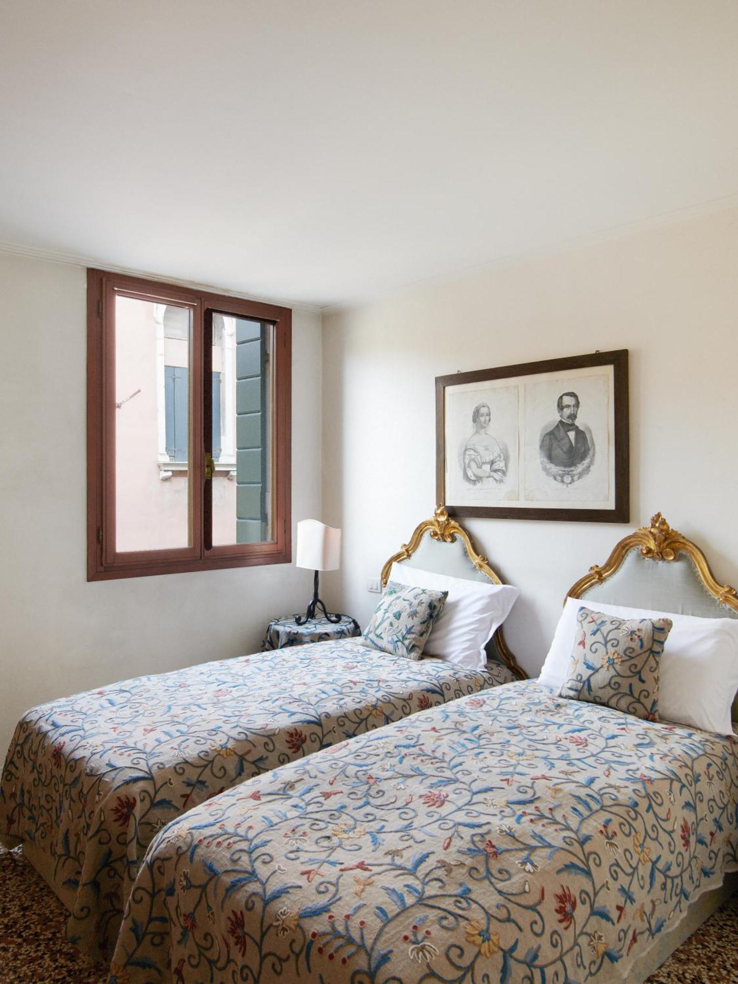 Palazzo Contarini Della Porta Di Ferro Aparthotel Venesia Bagian luar foto
